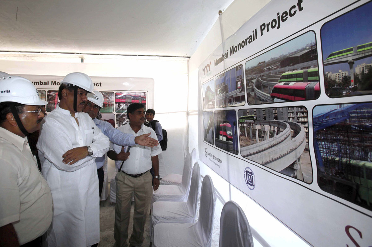 CHIEF MINISTER PRITHVIRAJ CHAVAN VISITED MMRDA MONORAIL PROJECT IN MUMBAI.