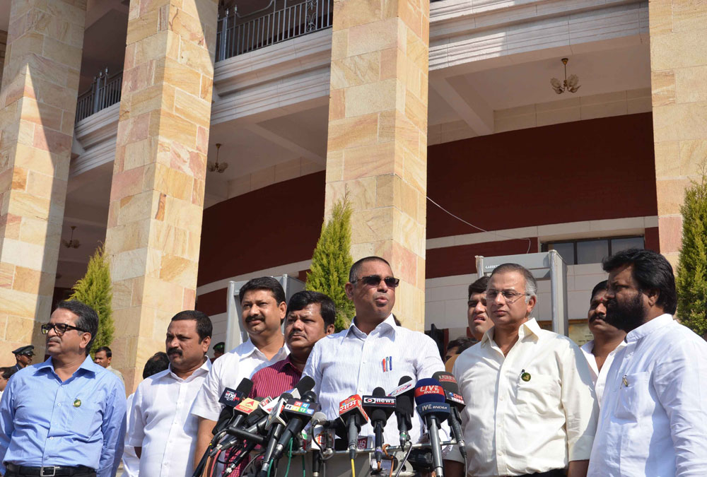 4th DAY WINTER SESSION AT NAGPUR VIDHAN BHAVAN.