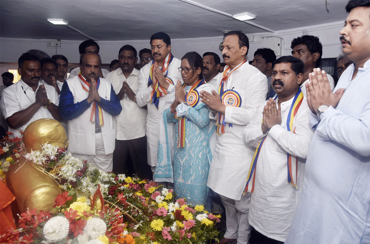 Leaders Paying Tribute to Bharatratna Mahamanav Dr. B.R. Ambedkar at Chaityabhoomi Dadar.