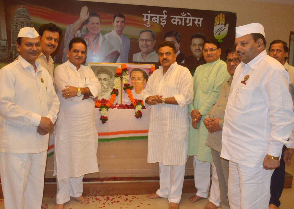MRCC President Sanjay Nirupam Pay Tribute to Lokmanya Tilak on his Death Anniversary & Lokshahir Annabhau Sathe on his Birth Anniversary at Rajiv Gandhi Bhavan.