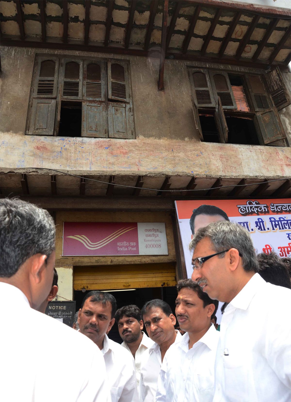 MLA AMIN PATEL AT KAMATHIPURA POST OFFICE.