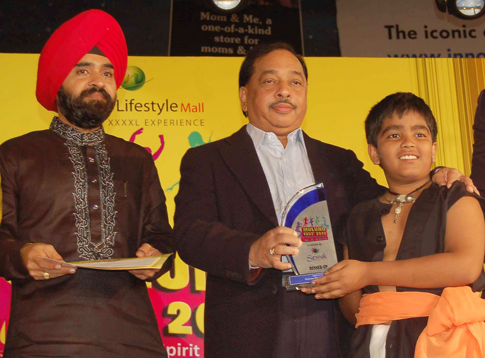 MINISTER NARAYAN RANE AND MLC CHARANSINGH SAPRA AT CLOSING CEREMONY OF MULUND FESTIVAL AT NIRMAL LIFE STYEL MULUND.