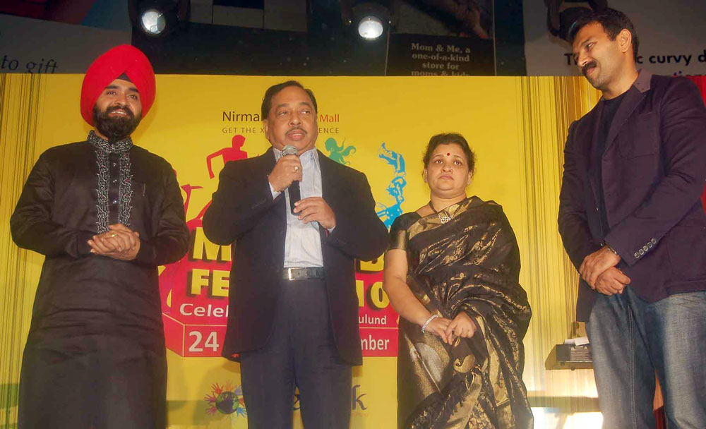MINISTER NARAYAN RANE AND MLC CHARANSINGH SAPRA AT CLOSING CEREMONY OF MULUND FESTIVAL AT NIRMAL LIFE STYEL MULUND.