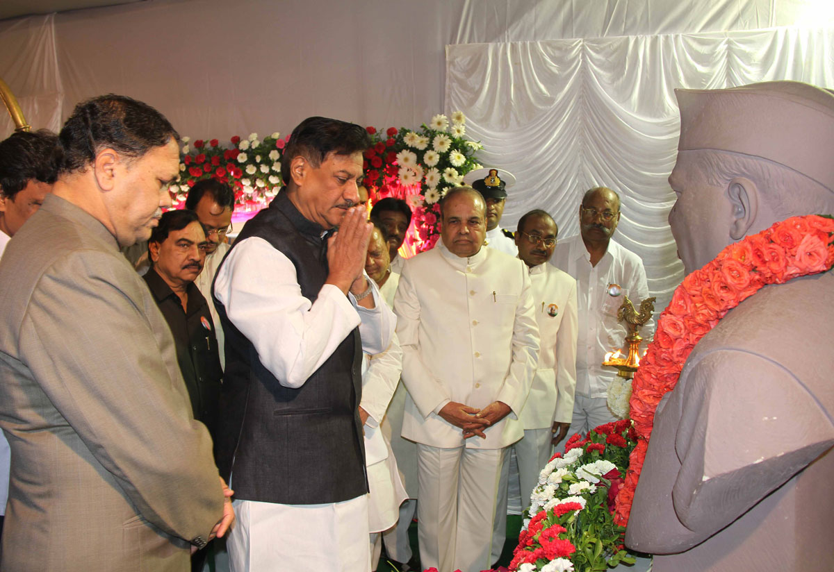 GOVERNOR K.SANKAR NARAYANAN , CHIEF MINISTER PRITHVIRAJ CHAVAN & DY.CHIEF MINISTER AJIT PAWAR  AT NARMAN POINT MANORA.
