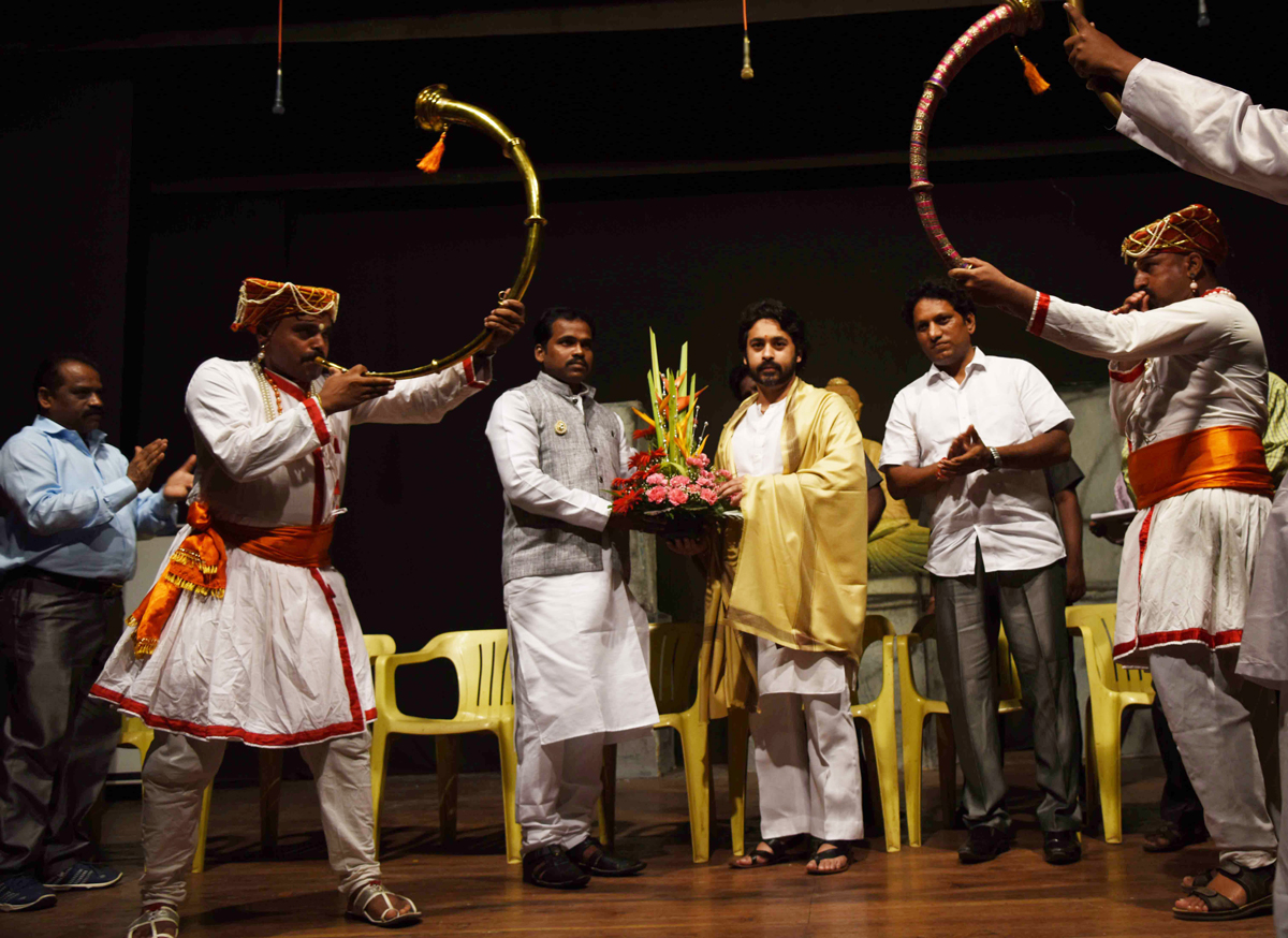 Ex MP.Dr.Nilesh Narayanrao Rane Felicitated by Mouje Mithgavne Boudhjan Sewa Mandal Mumbai Gramin.