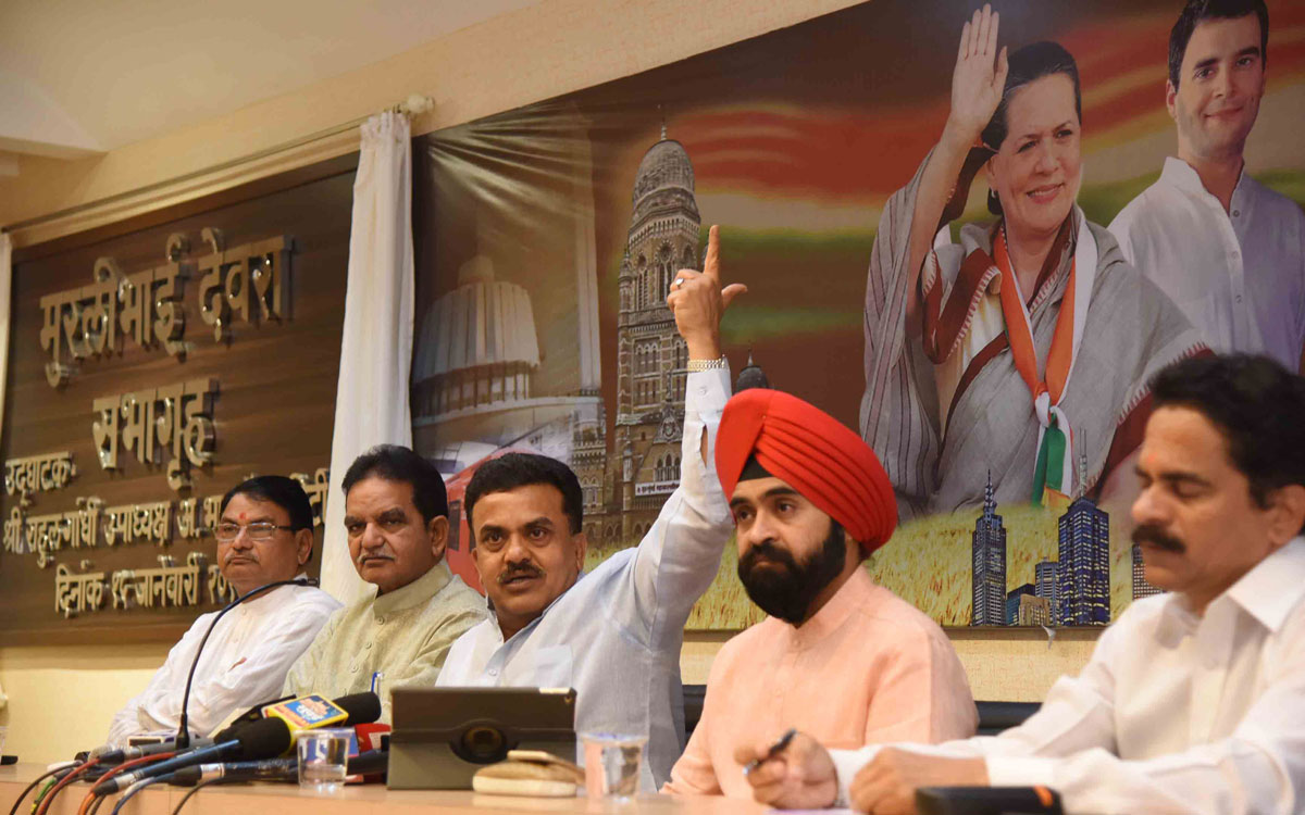 MRCC President Sanjay Nirupam Press Conference at Rajiv Gandhi Bhavan.