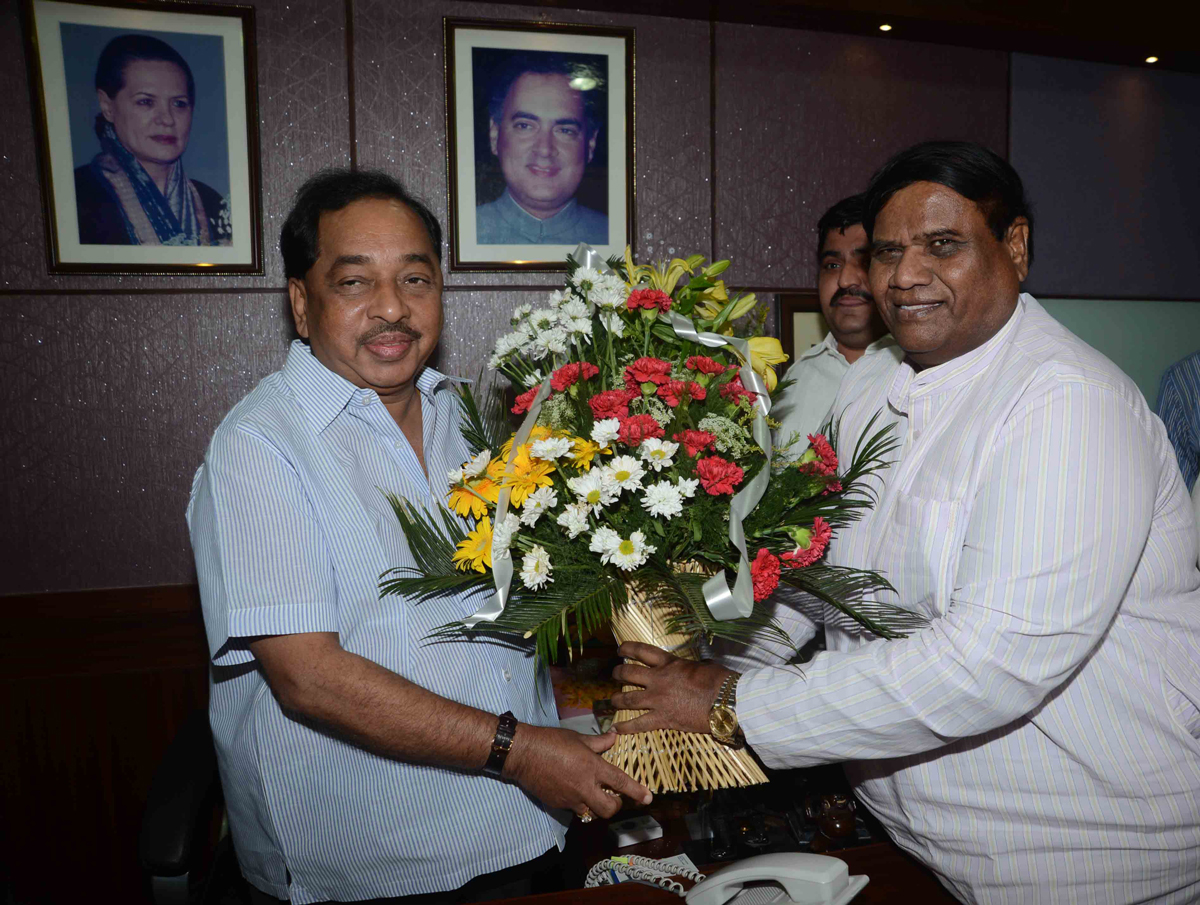 MINISTER NARAYANRAO RANE & NEWLY APPOINTED MRCC PRESIDENT JANARDAN CHANDURKAR AT NYANESHWARI.