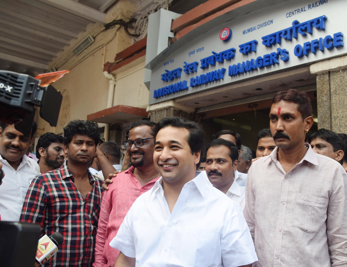 Yuva Leader MLA Nitesh Narayanrao Rane meets Railway DRM at CST Mumbai.