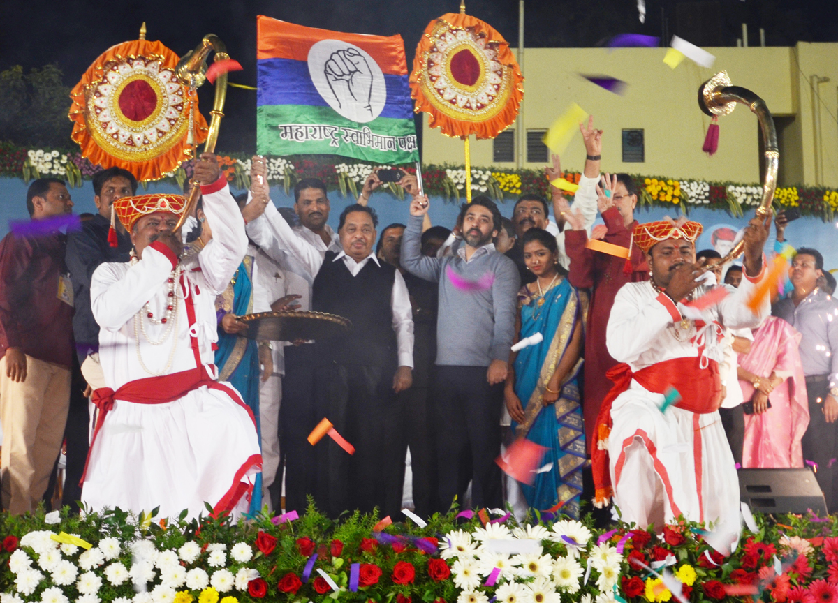 Ex.Chief Minister Narayanrao Rane & Yuva Leader Nilesh Rane during Maharashtra Swabhimani Party Melava at Kolhapur.