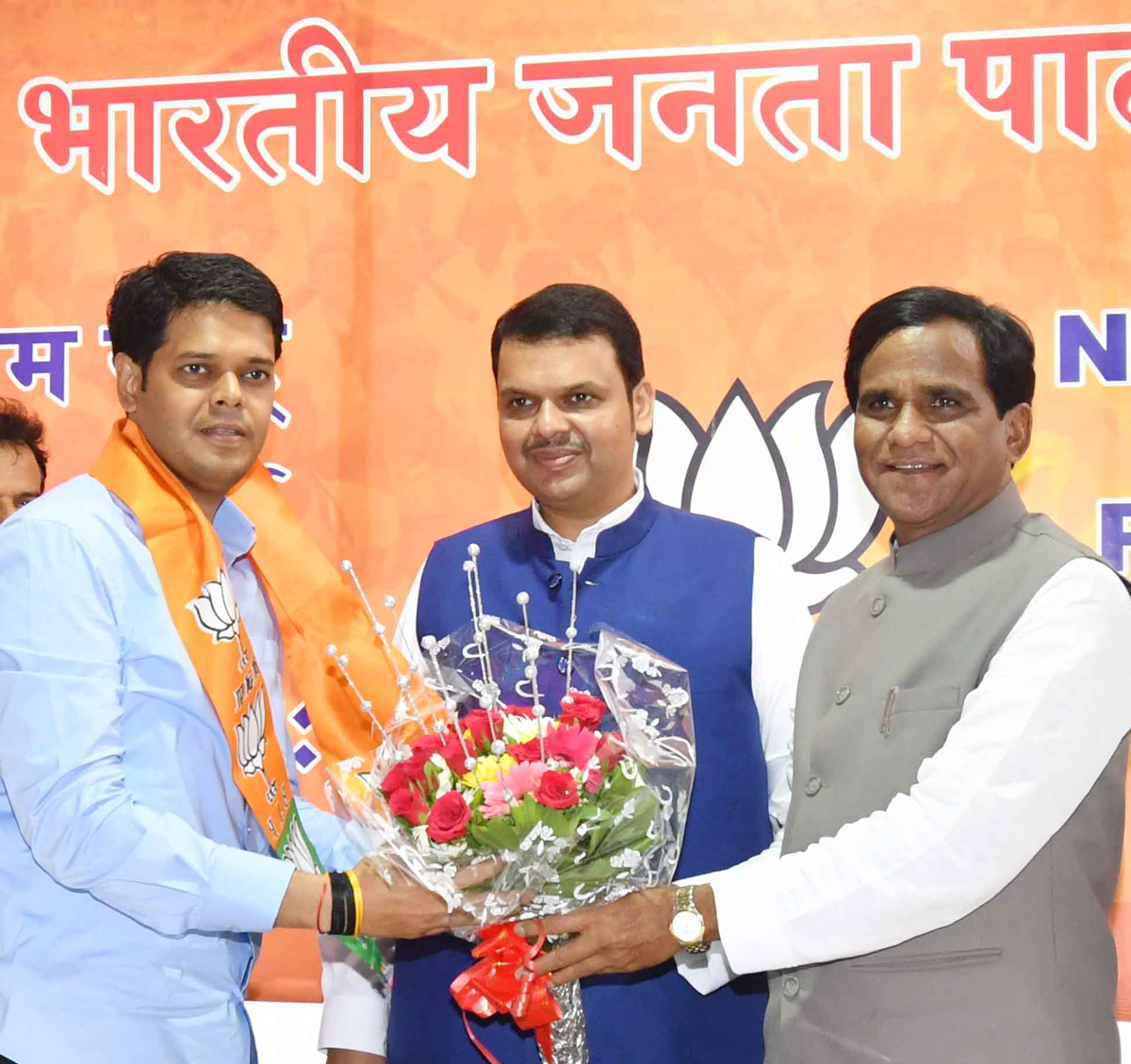 NCP Youth Leader Niranjan Davhkare Joins BJP in Presence of Chief Minister Devendra Fadnavis & BJP Pradesh President Rao Danve .
