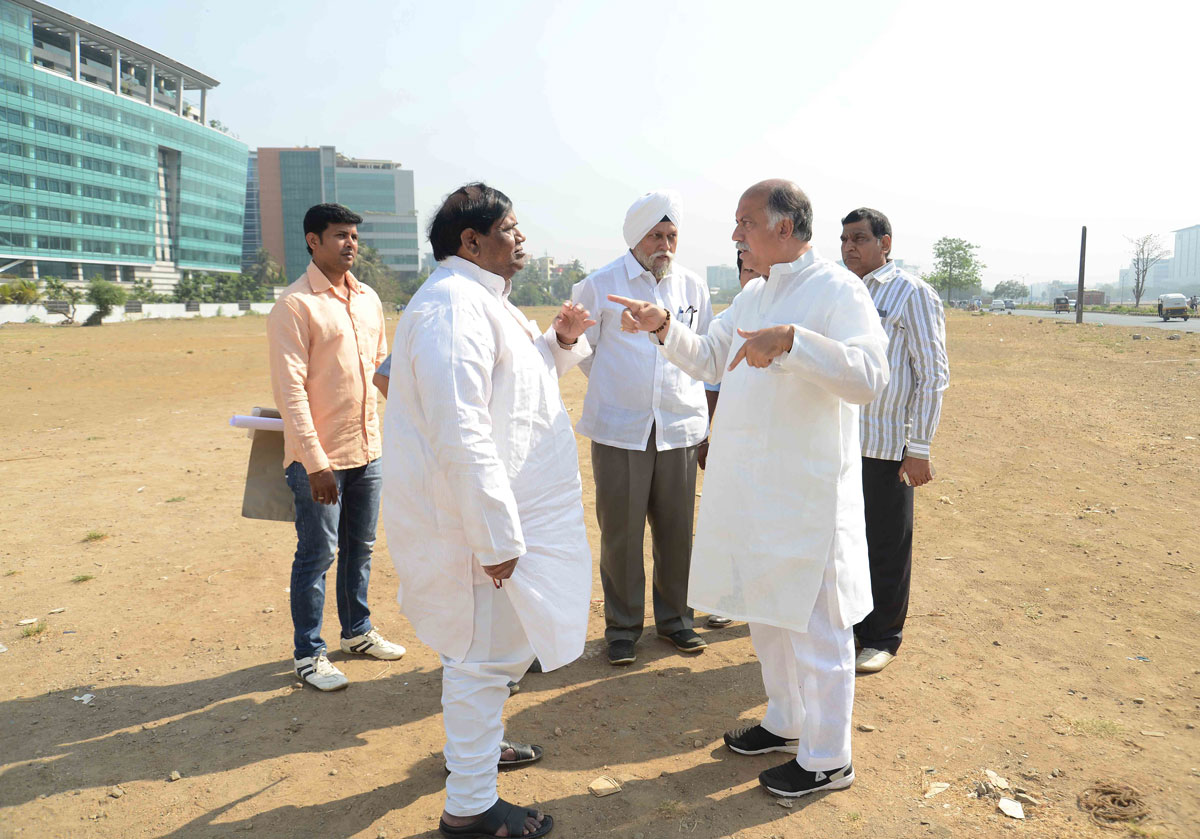 AICC Gen.Sec.Gurudas Kamat & Mumbai Congress President Prof.Janardan Chandurkar Visit MMRDA Ground at BKC Bandra.