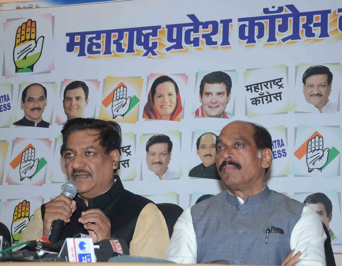 Chief Minister Prithviraj Chavan & MPCC President Manikrao Thakare Press Conference at Gandhi Bhavan.