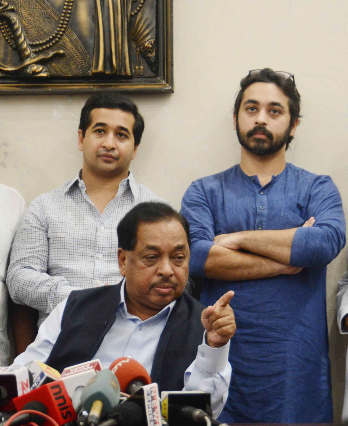 Congress Leader & Minister Narayanrao Rane Press Conference at Nyaneshwari Bunglow Malbar Hill.