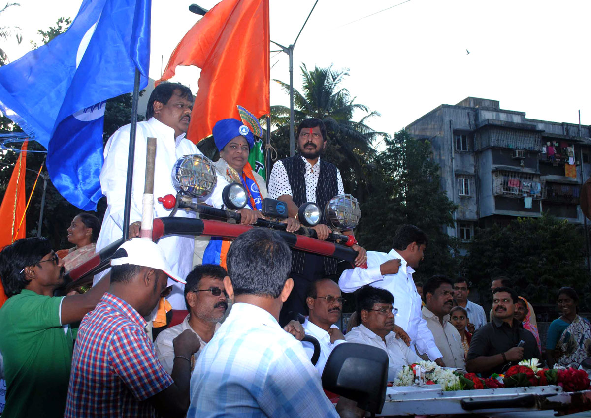 RPI PRESIDENT & M.P.RAMDAS ATHAVALE WITH HIS CANDIDATE FOR ROAD SHOW (RALLY) FROM KURLA TO CHEMBUR.