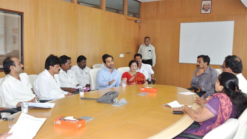SWABHIMAN SANGHATANA PRESIDENT NITESH NARAYANRAO RANE AT RELIANCE ENERGY LTD. SANTACRUZ.