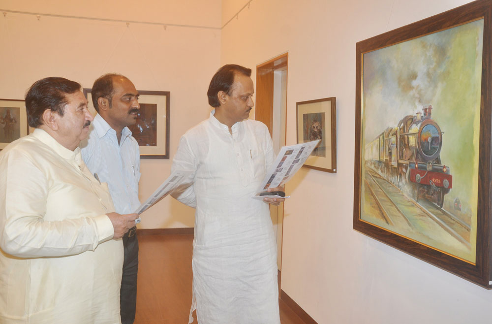 DY.CHEIF MINISTER AJITDADA PAWAR & PRADESH PRESIDENT MADHUKAR RAO PICHED AT NEHRU CENTRE PAINTING EXHIBHITION.