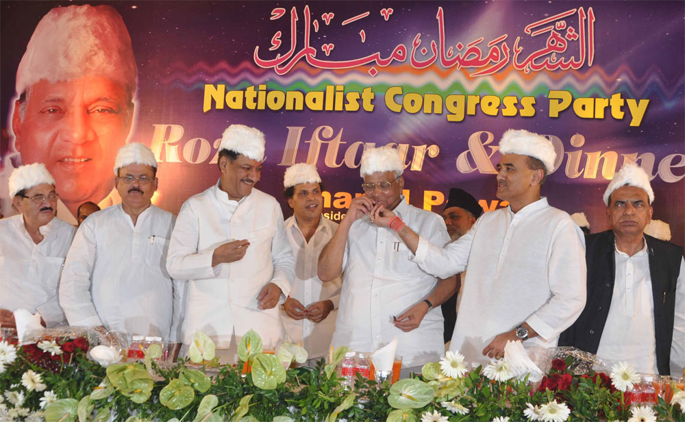 ROZA-E-IFTAR & DINNER BY NCP CHIEF & UNION MINISTER SHARAD PAWAR AT HAJ HOUSE.