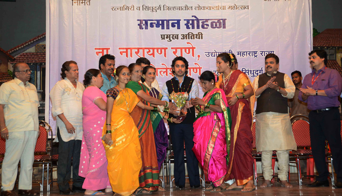 MP.DR.NILESH NARAYANRAO RANE & SWABHIMAAN SANGHATNA PRESIDENT NITESH NARAYANRAO RANE IN RANGARANG - 2013 AT MULUND.