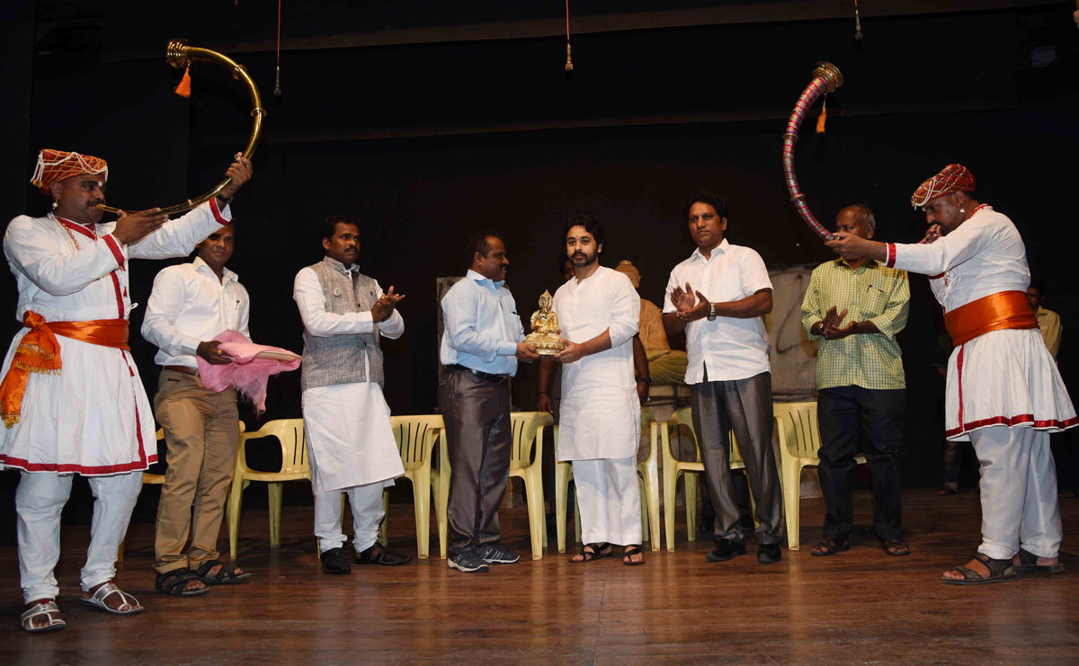 Ex MP.Dr.Nilesh Narayanrao Rane Felicitated by Mouje Mithgavne Boudhjan Sewa Mandal Mumbai Gramin.