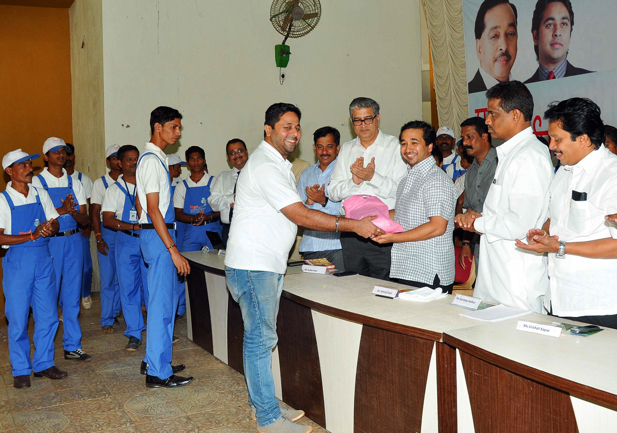 YUVA LEADER NITESH NARAYAN RANE ON OCCASION OF 1ST ANNIVERSARY DAY OF SINDHUDURGH GUIDE.