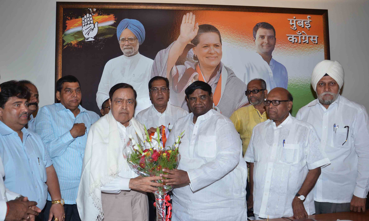 M.P. & EX UNION MINISTER MURLI DEORA VISIT AT MUMBAI CONGRESS RAJIV GANDHI BHAVAN AZAD MAIDAN.