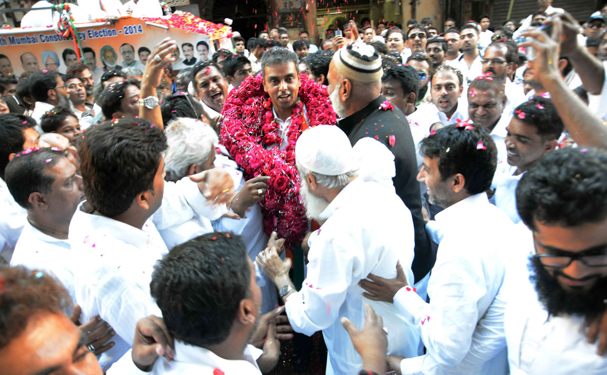 South Mumbai Congress/NCP/PRP (Kawade) Republican Party of India(Democratic)Alliance MP.Candidate Milind Deora Election Campaign Rally in South Mumbai Parliamentary Constituency at Mandvi Area.