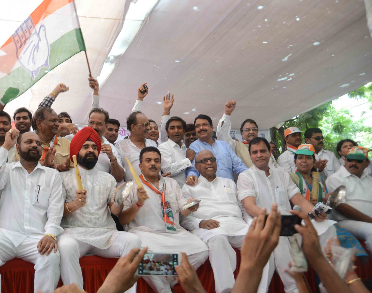 Mumbai Congress Protest Against "Suit Boot Ki Sarkar"