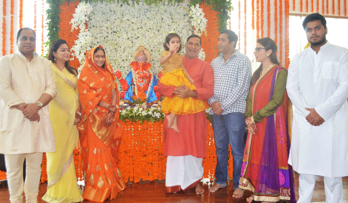 Political Leader's Celebrate Ganesh Chaturthi in Mumbai.Ganpati Bappa Morya...!