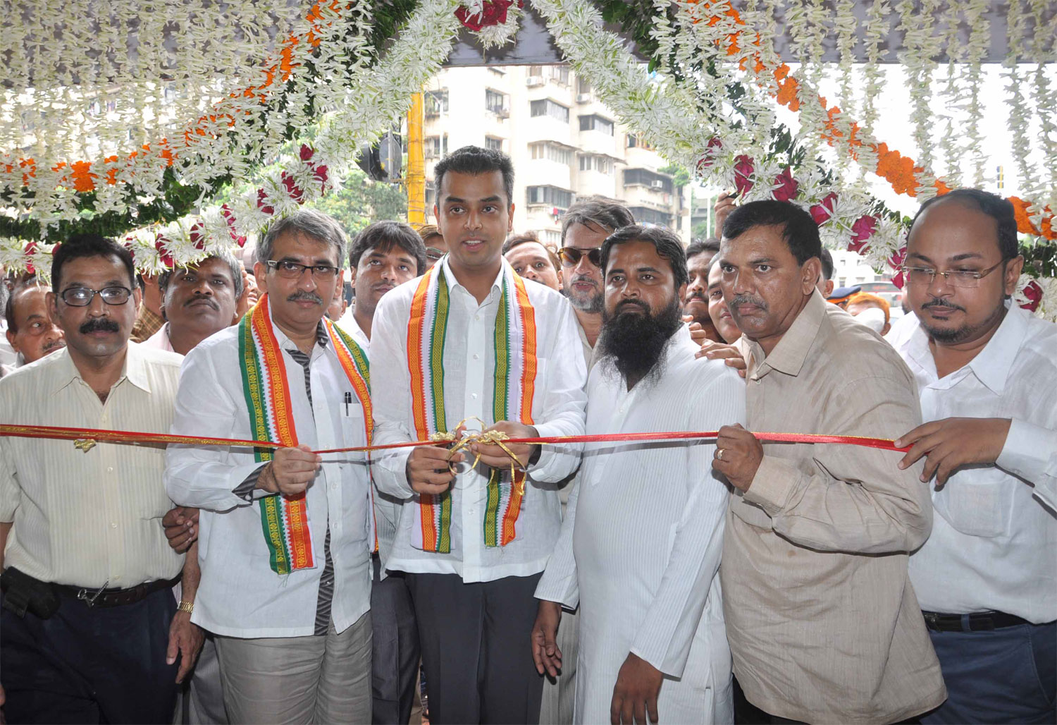 UNION MINISTER MILIND DEORA & MLA AMIN PATEL AT NAGPADA.