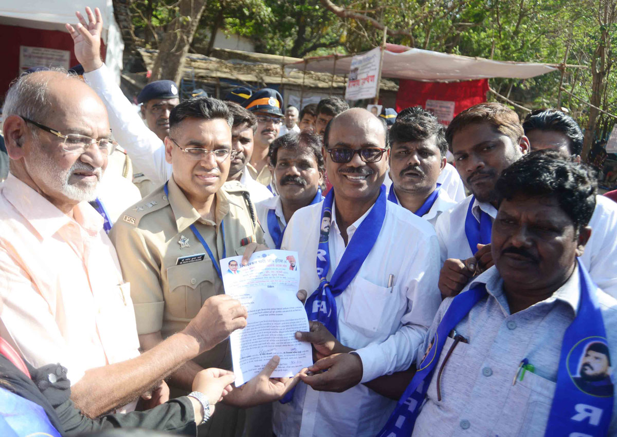 RPI Athawale Protest Against Murder of Ambedkarite Scholar & Activist Krishna Kiravale at Azad Maidan Mumbai CST.