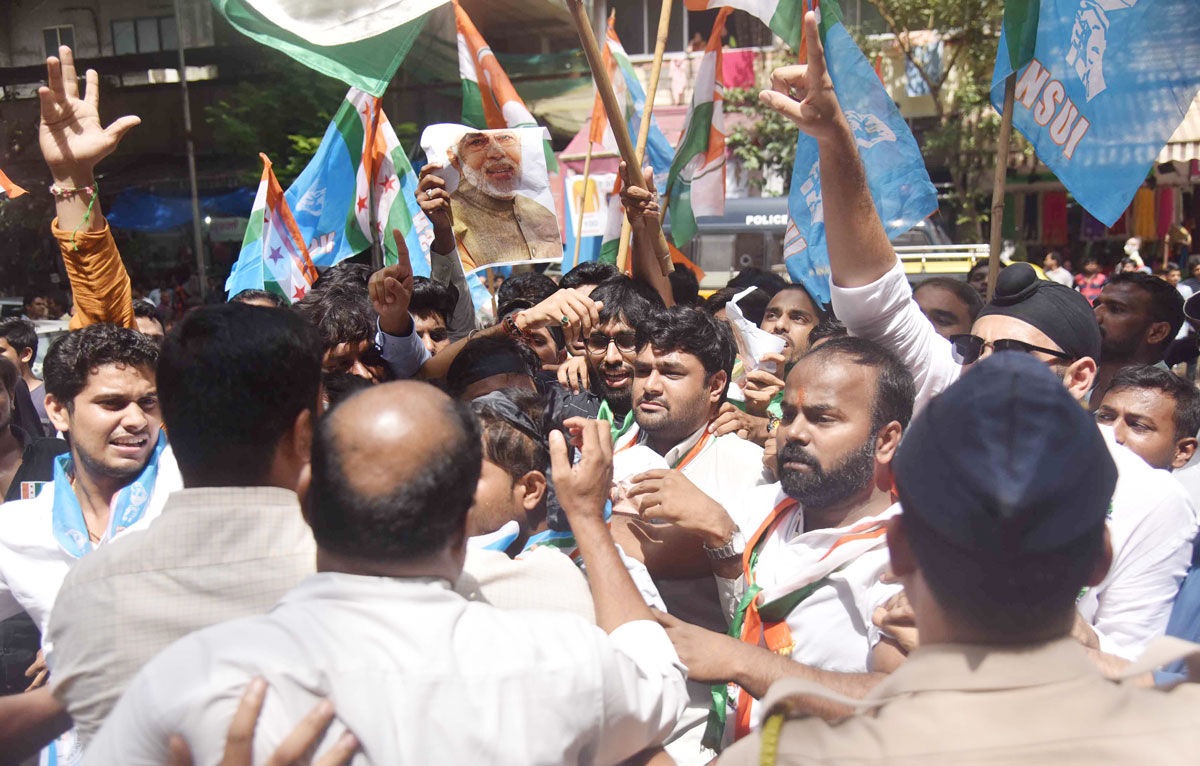 Mumbai Congress Committee & Mumbai Youth Congress Protest in Mumbai.
