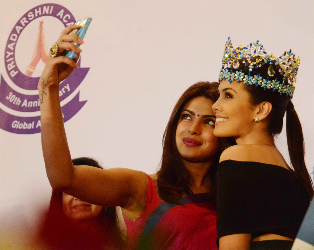 Priyadarshani Academy 30th Anniversary Global Awards-2014 at Hotel Trident.