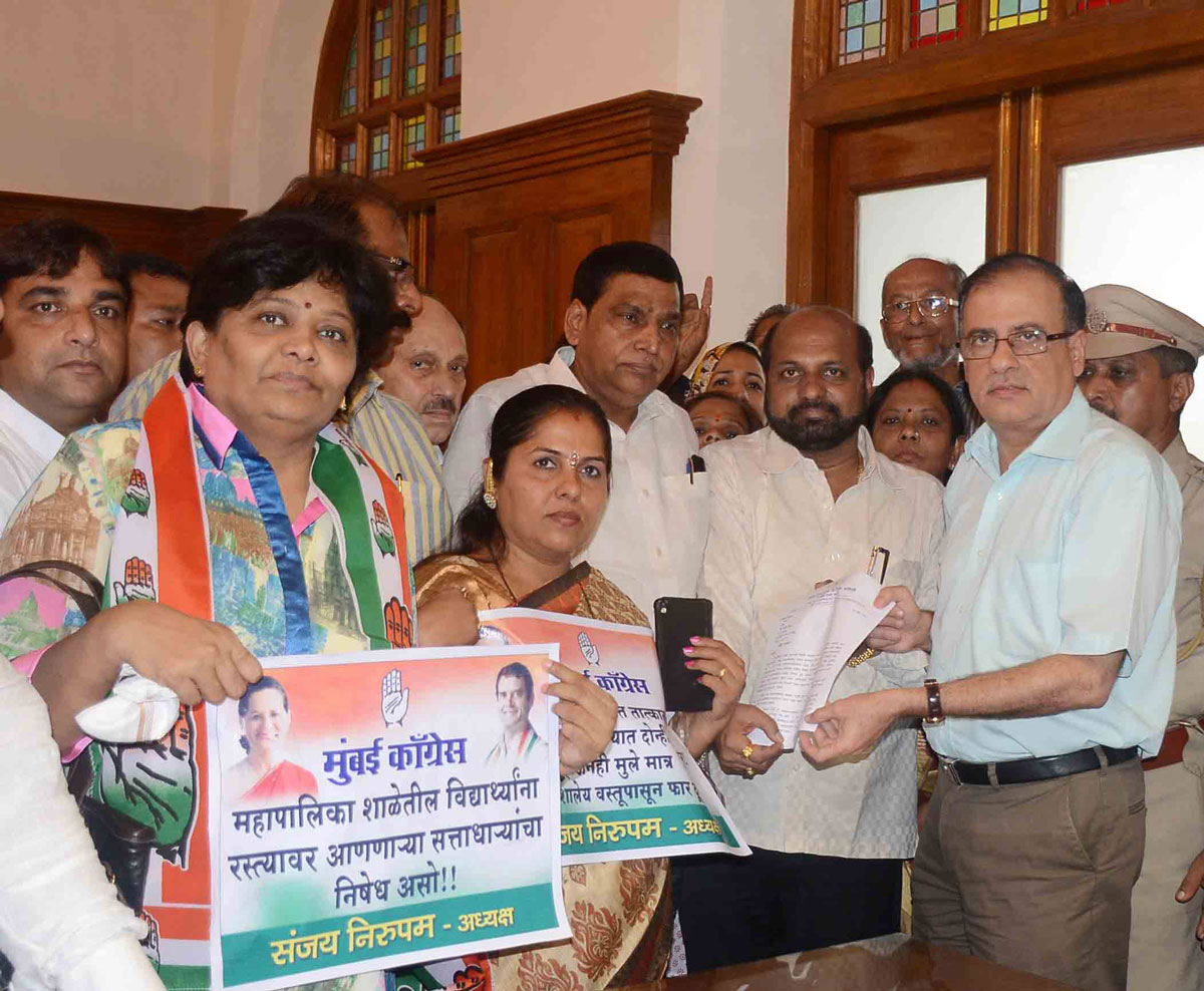 BMC Congress Municipal Corporator's Protest Against Shiv Sena-BJP at BMC Head Office Azad Maidan.