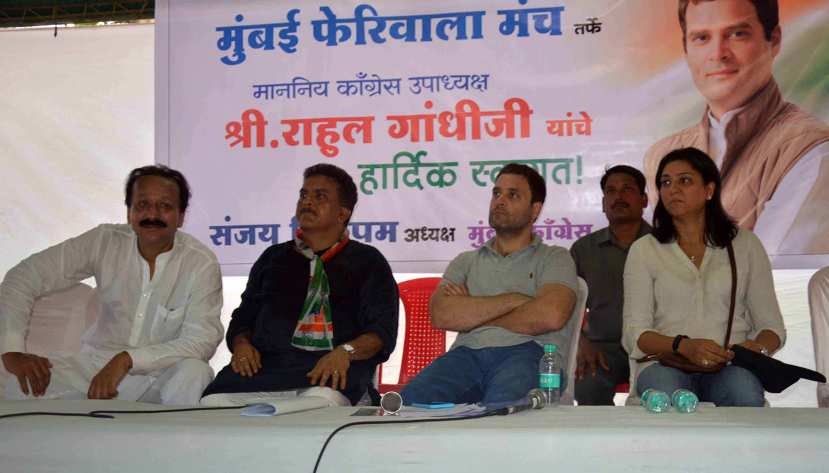 Hon'ble Congress Vice President Rahul Gandhi meets Hawkers in Mumbai.