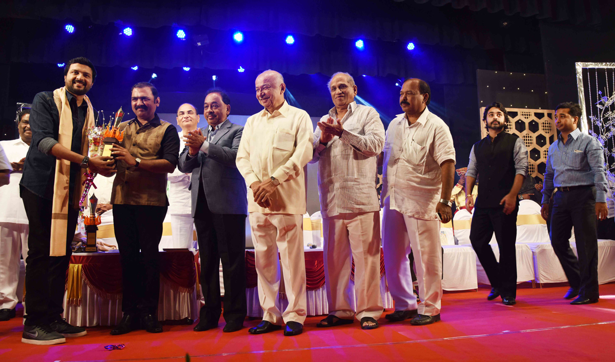 Prahaar Bhushan Awards at Yashwantrao Natyagurh Matunga.