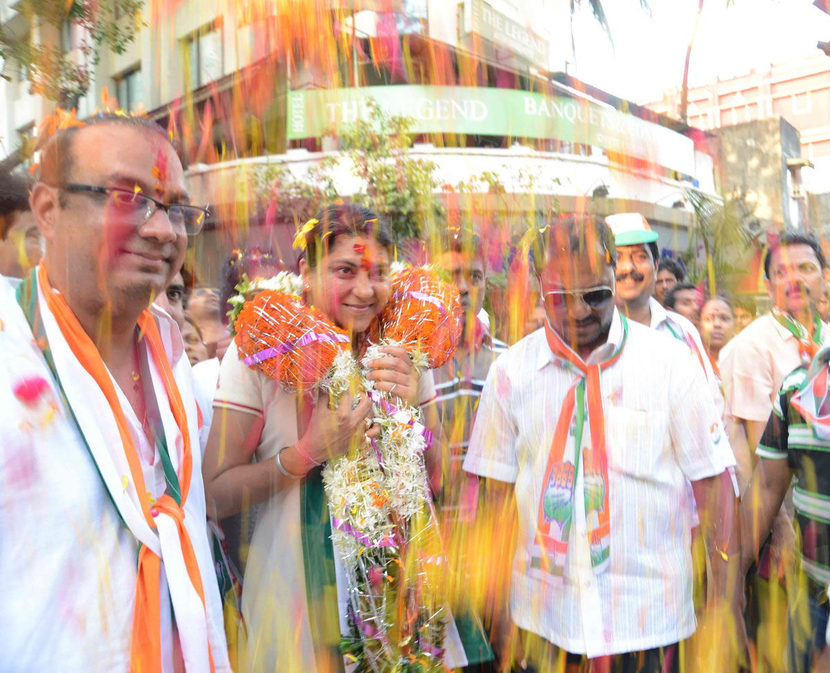Smt.Priya Dutt Congress / NCP / PRP (Kawade) / Republican Party of India (Democratic) Alliance Candidate from Mumbai North Central Parliamentary Constituency in Vile-Parle Assembly Area.