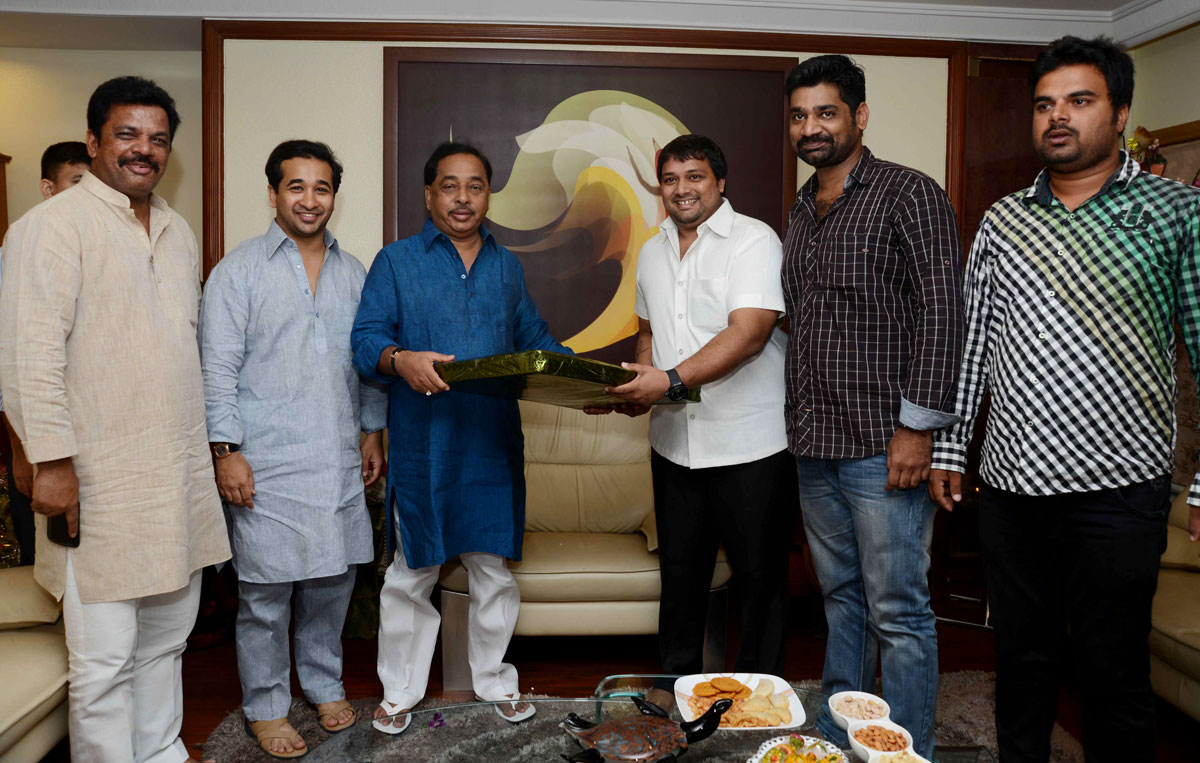 MINISTER NARAYAN RAO RANE WITH FAMILY AT SWANAND ON ONGOING DIWALI FESTIVAL