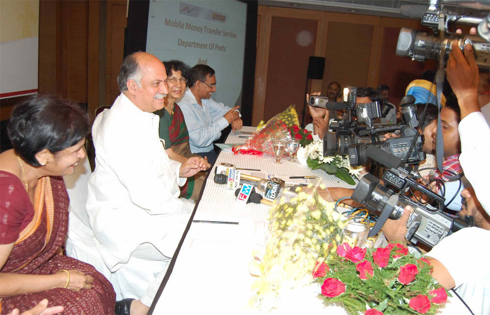 LAUNCH OF MOBILE MONEY TRANSFER SERVICE BY SHRI.GURUDAS KAMAT Hon"ble MINISTER OF STATE FOR HOME AFFIARS & COMMUNICATION & IT.GOVT.OF INDIA