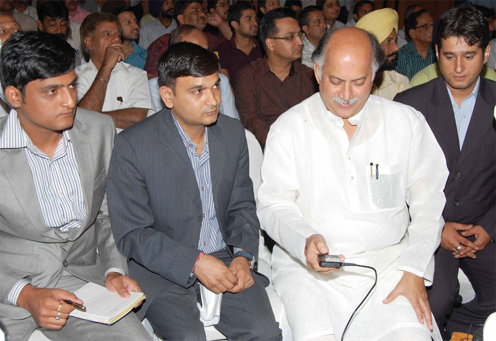 LAUNCH OF MOBILE MONEY TRANSFER SERVICE BY SHRI.GURUDAS KAMAT Hon"ble MINISTER OF STATE FOR HOME AFFIARS & COMMUNICATION & IT.GOVT.OF INDIA