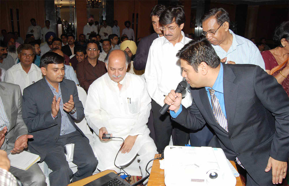 LAUNCH OF MOBILE MONEY TRANSFER SERVICE BY SHRI.GURUDAS KAMAT Hon"ble MINISTER OF STATE FOR HOME AFFIARS & COMMUNICATION & IT.GOVT.OF INDIA