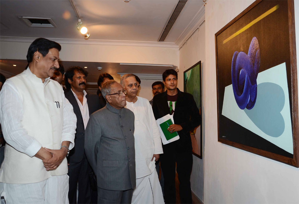 CENTRAL MINISTER PRANAB MUKHERJI & CHIEF MINISTER PRITHVIRAJ CHAVAN  TO INAUGRATES AN EXHIBHITION OF  PAINTING & PHOTOGRAPHY AT RAVINDRA NATYA MANDIR.