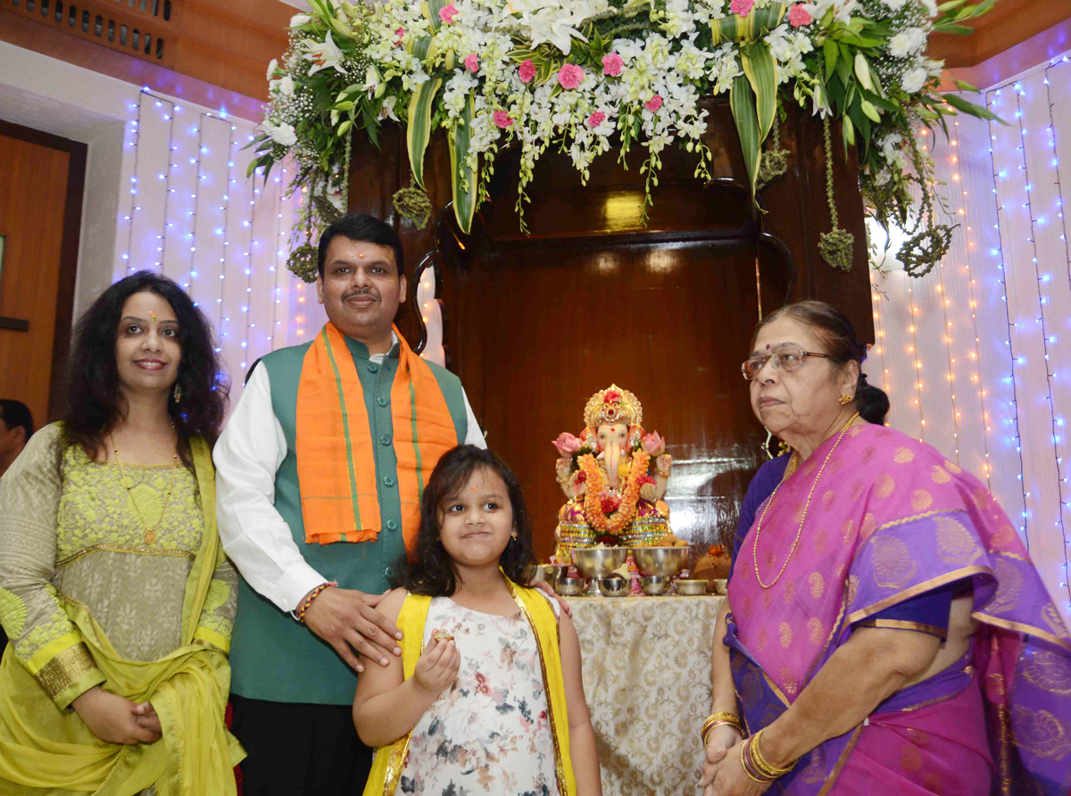Political Leader's Celebrate Ganesh Chaturthi in Mumbai.Ganpati Bappa Morya...!