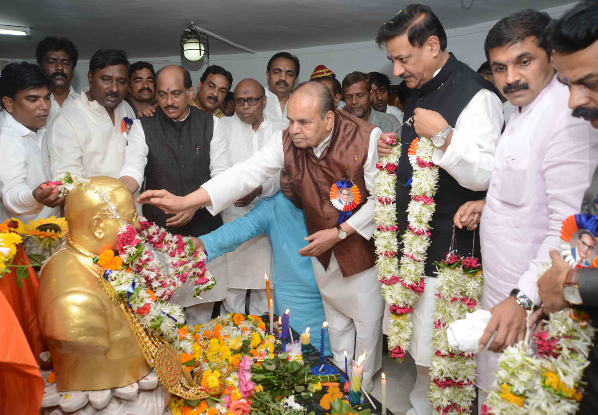GOVERNOR K.SANKAR NARAYANAN & CHIEF MINISTER PRITHVIRAJ CHAVAN PAYING TRIBUTE TO BHARAT RATNA DR.BABASAHEB AMBEDKAR ON HIS BIRTH ANNIVERSARY AT CHAITYA BHOOMI DADAR.