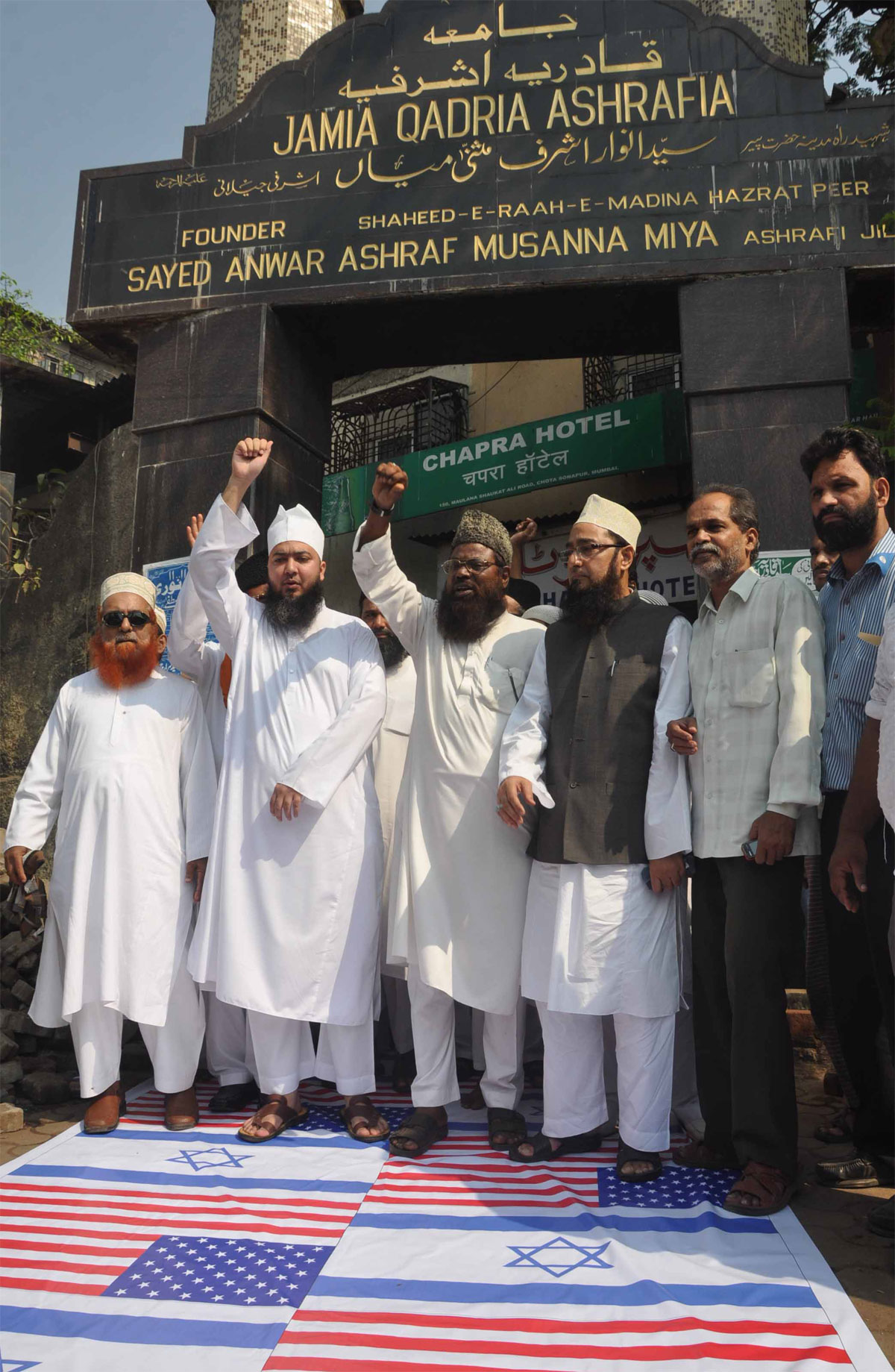 RAZA ACADEMY PROTEST AGAINST ISRAEIL & AMERICAN'S  IN MUMBAI DO TANKI.