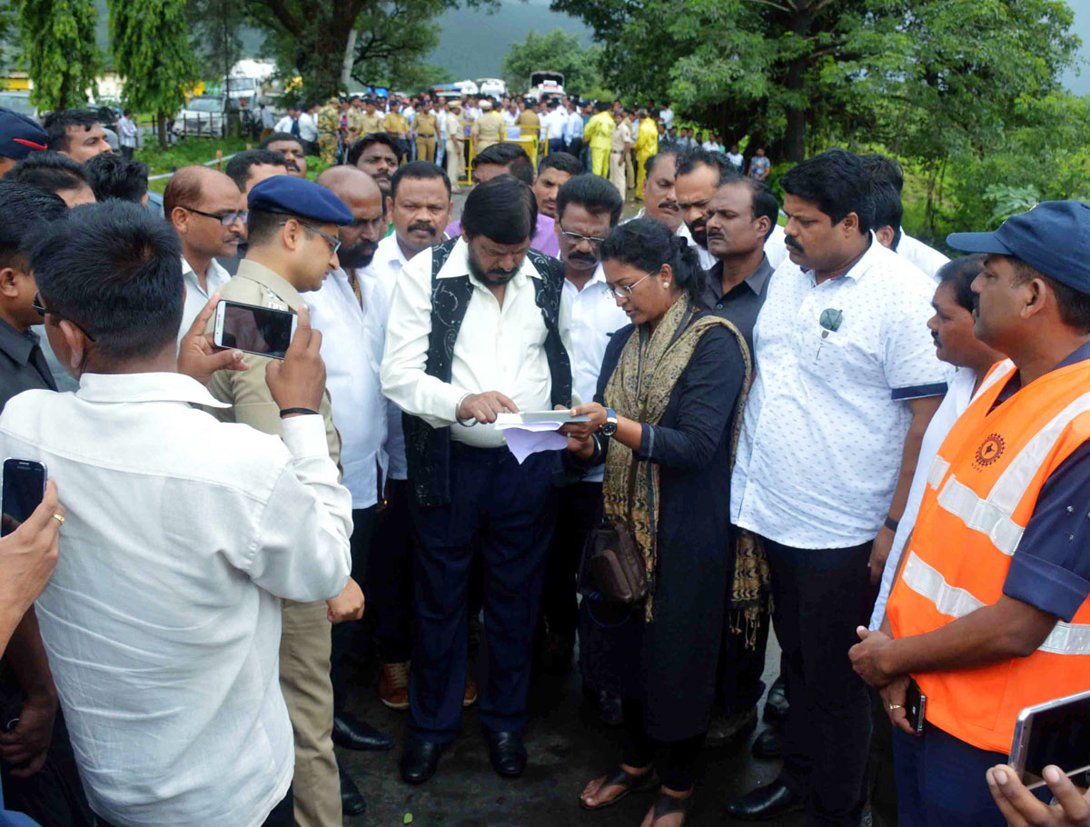 Social Justice & Empowerment MoS Ramdas Athawale visit Mahad Trajedy Bridge Collapse Spot.
