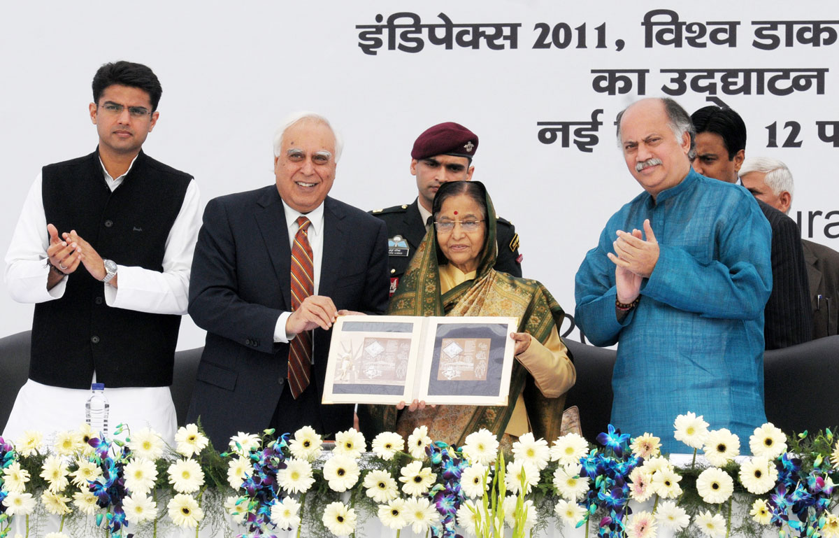 H.E.PRESIDENT OF INDIA SMT.PRATIBHA TAI PATIL,SHRI KAPIL SIBAL,UNION MINISTER OF COMMUNICATIONS & IT SHRI GURUDAS KAMAT,MOS FOR HOME, COMMUNICATIONS & IT,THE INAUGURATION OF WORLD PHILATELIC EXHIBITATION INDIPEX-2011.