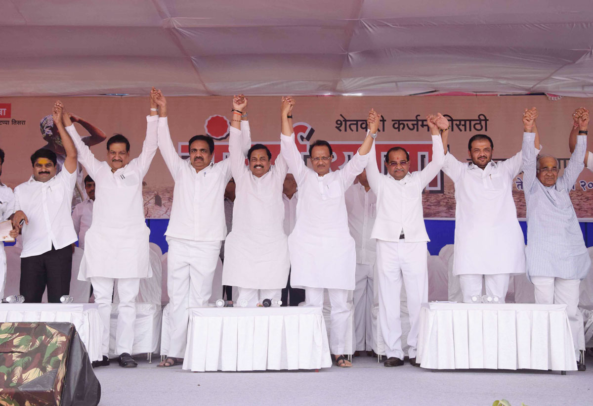 All Opposition Parties together on Third Phase of Sangharsh Yatra for the Justice of Farmers in Maharashtra.