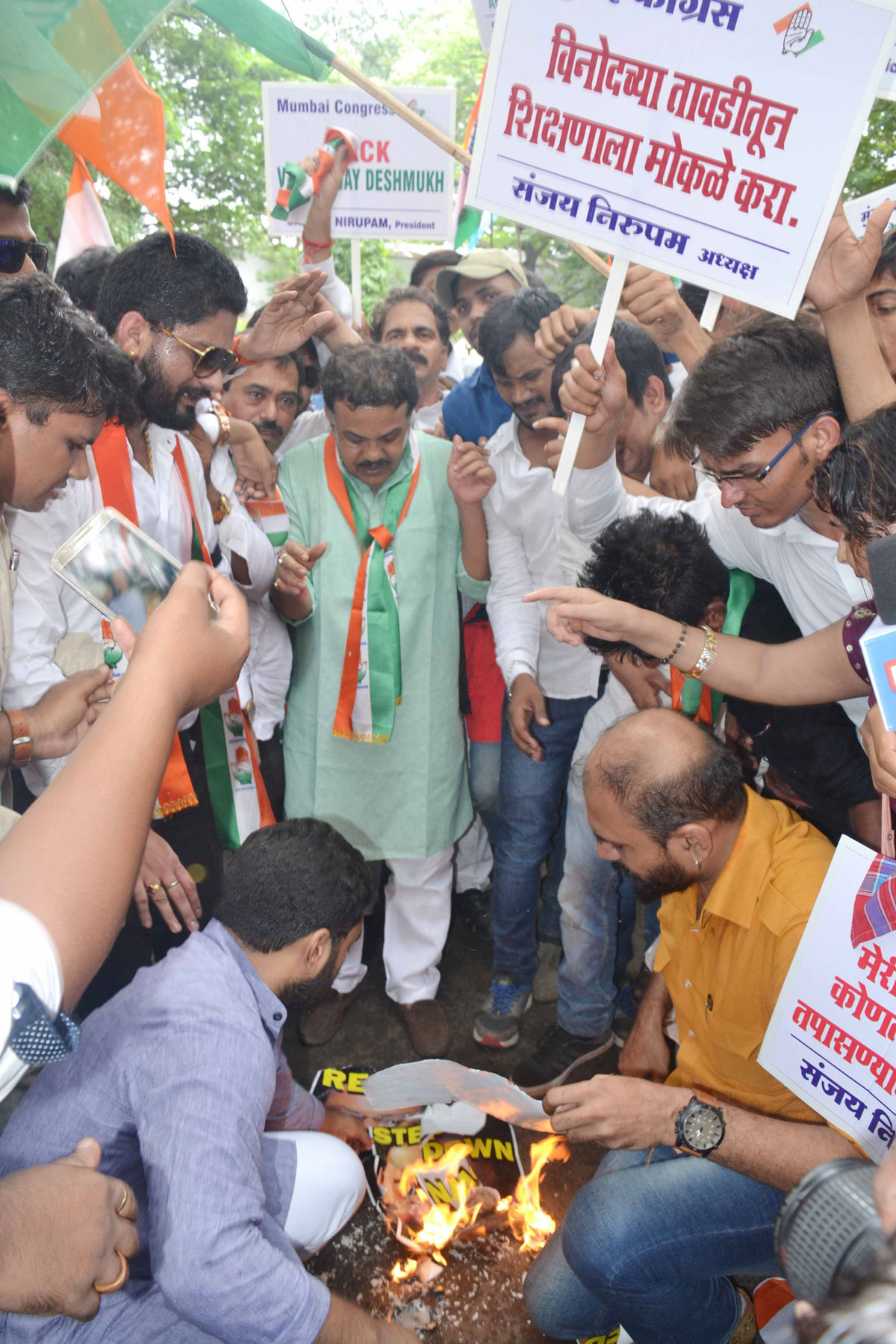 Mumbai Congress President Sanjay Nirupam, has organised NISHEDH MORCHA* at Mumbai University, Kalina.