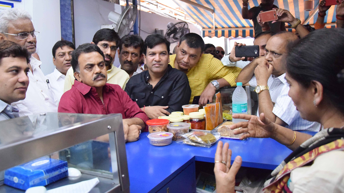 Mumbai Congress President Sanjay Nirupam visits Rajubhai Dhoklawala Shop Broked his Shop's Gujarathi Sign Board by MNS Workers.