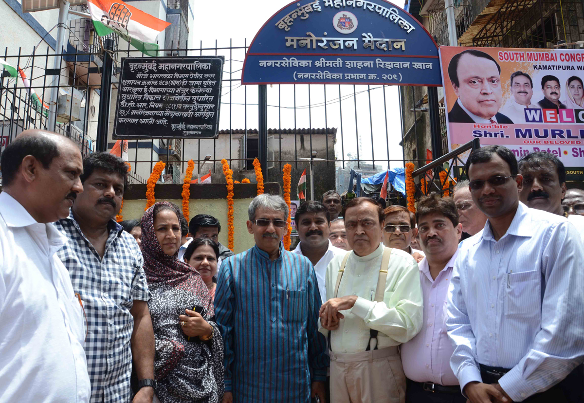 M.P.& EX UNION MINISTER MURLI DEORA INAUGURATES OF MANORANJAN PLAY GROUND AT KAMATHIPURA.